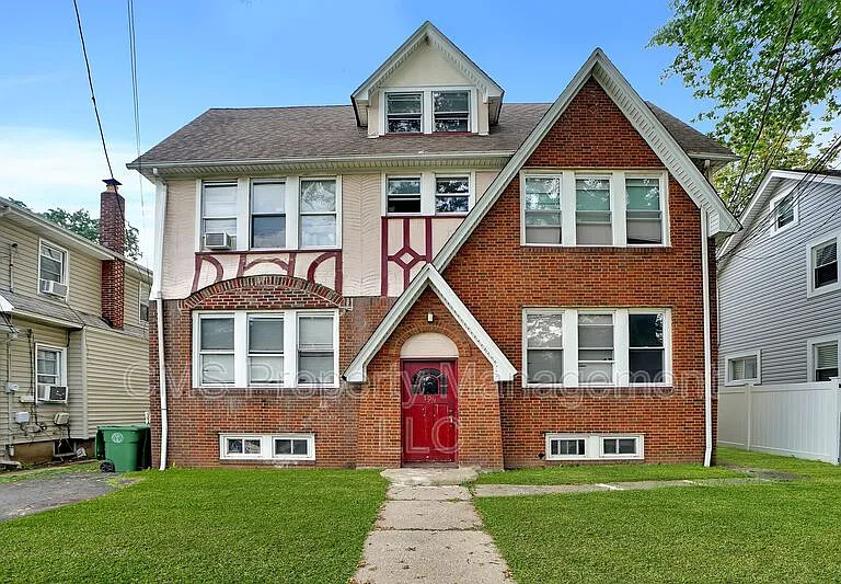 706 Chestnut St #3 — Photo 1