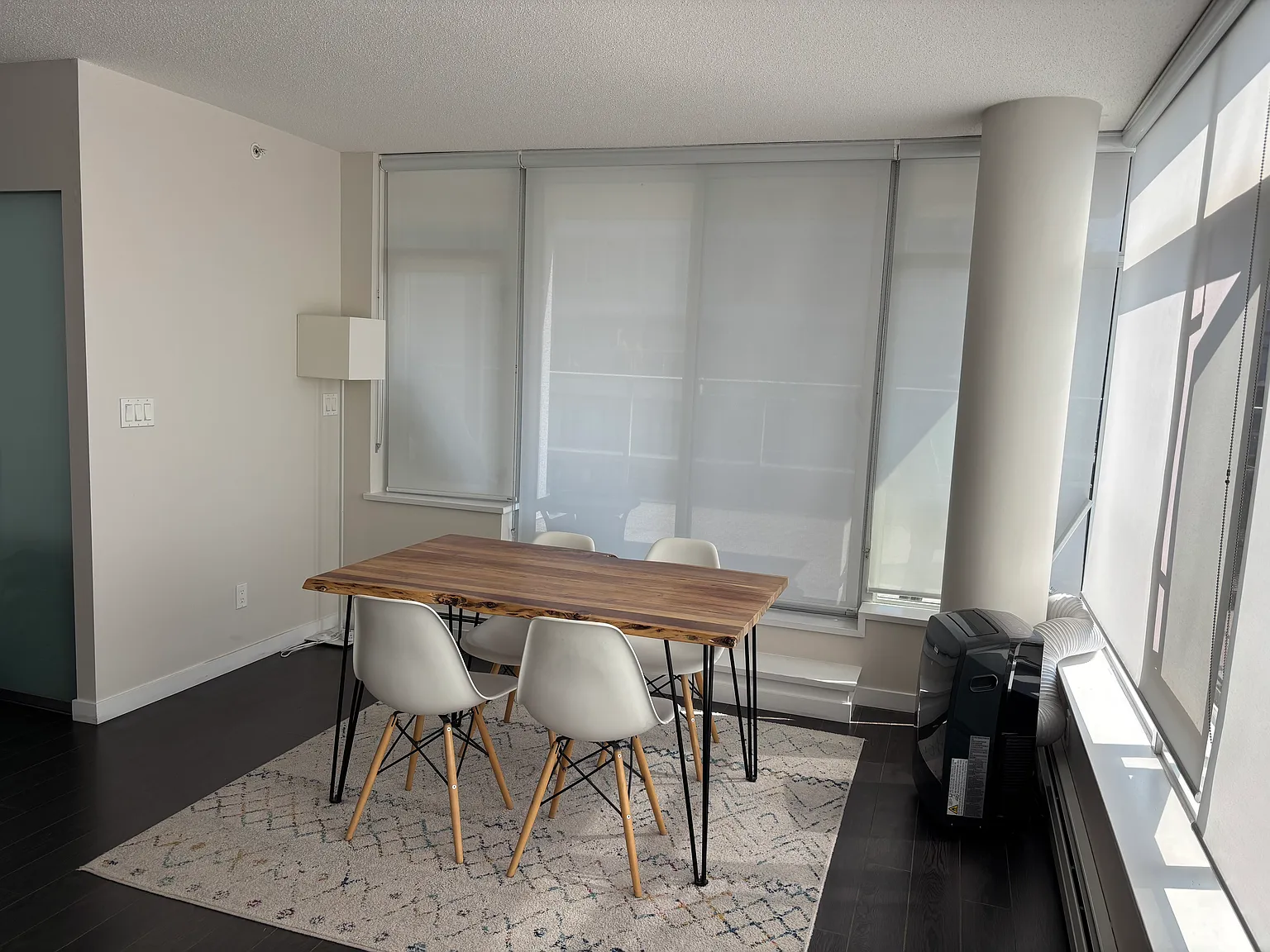 W 1st Ave, Vancouver — Photo 3
