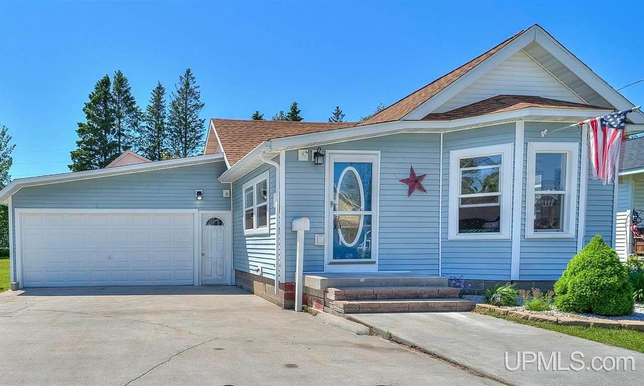 128 S 4th St, Manistique, MI 49854 Zillow