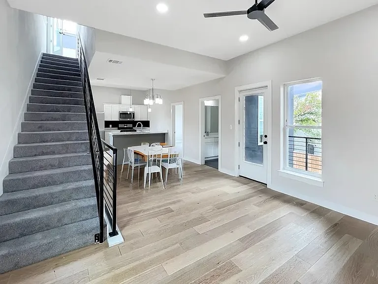 100 Lewis St — Photo 17