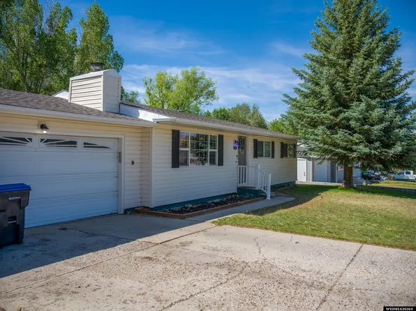 615 Hackberry St, Green River, WY 82935