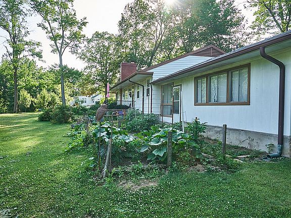 4th image of 866 Hawkins Ct