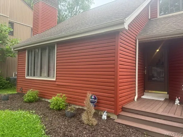 161 Little Robin Rd, Amherst, NY 14228