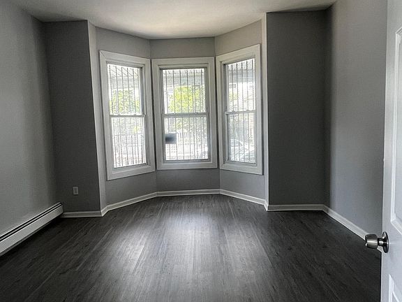4th image of 163 N 6th St APT 1