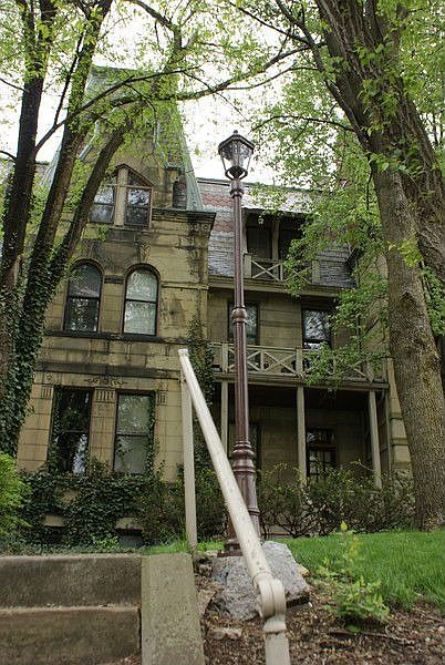 1st image of 928 Morris St