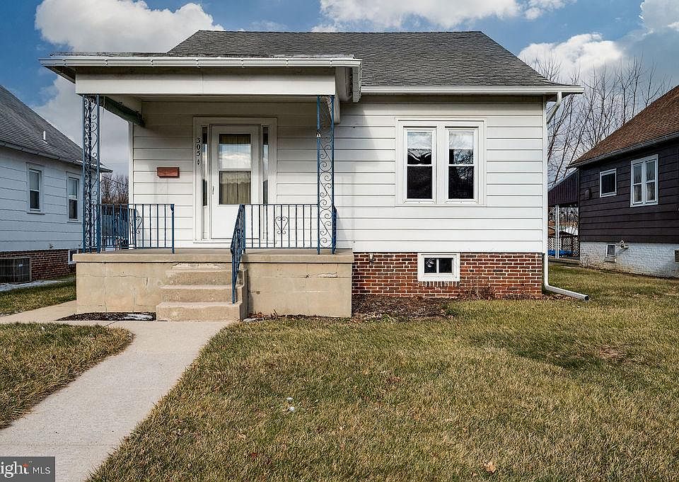 1st image of 305 E Washington St