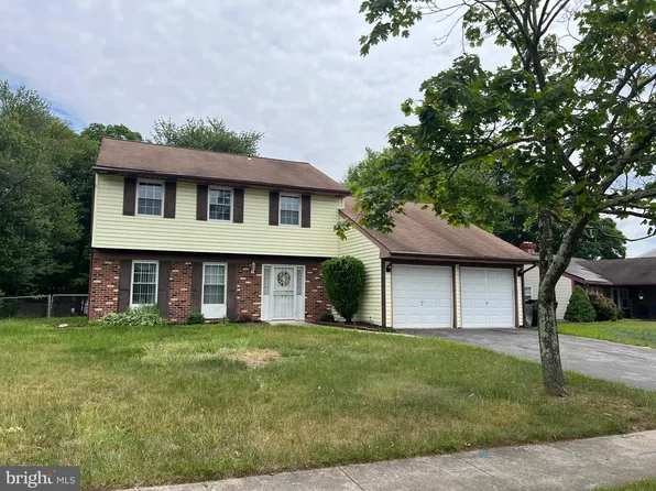 68 Arbor Meadow Dr, Sicklerville, NJ 08081