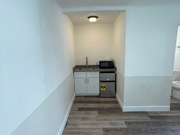 4th image of 2561 Colorado Blvd #2