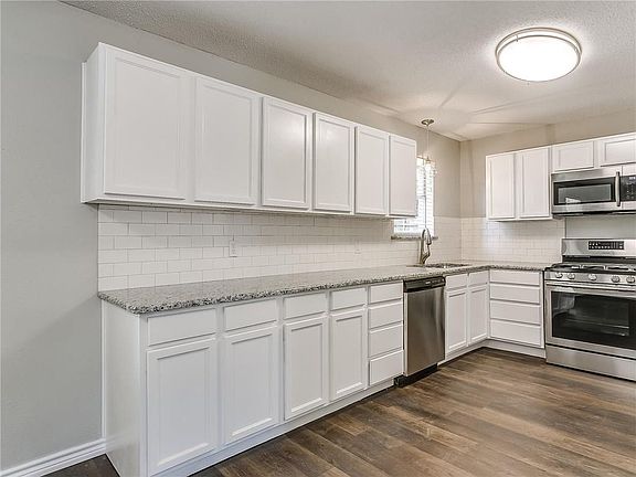 5th image of 404 E Bovell St