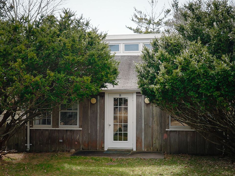 1st image of 14 Treasure Island Dr