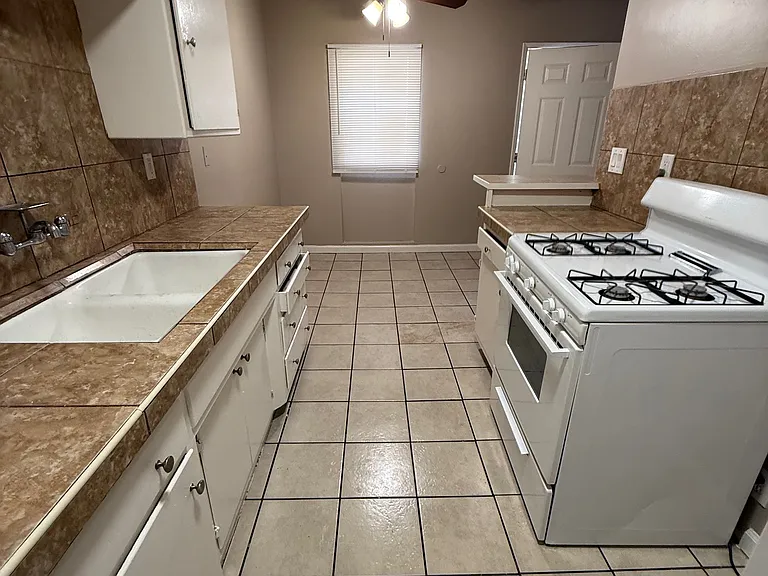 1080 Hoffman Ave #6 — Photo 5