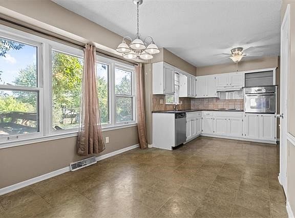 4th image of 9405 Goddard St
