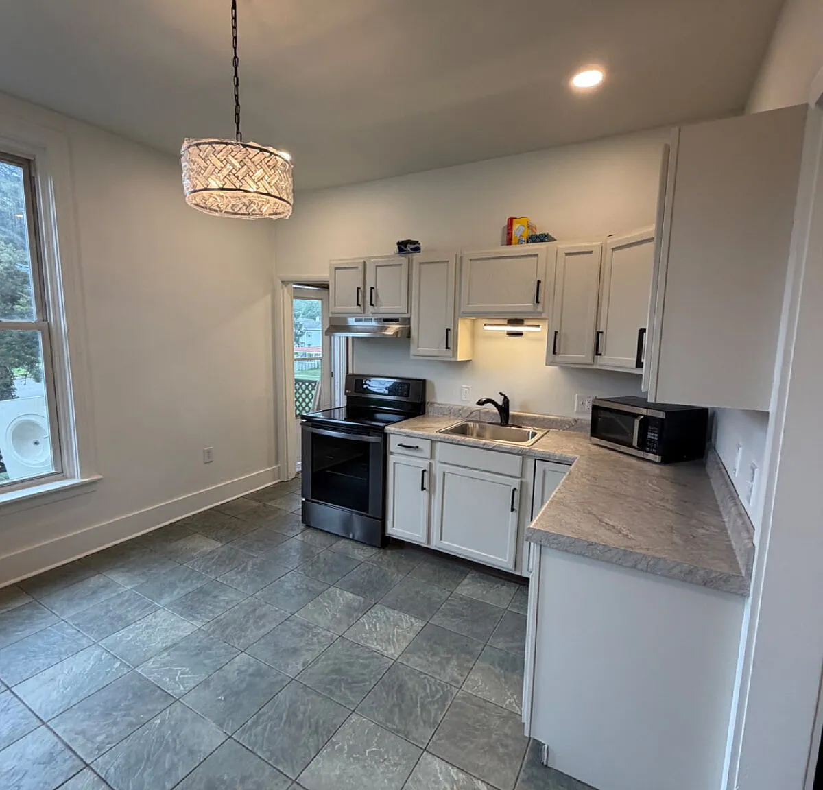3 bed, 1.5 bath, $1,595 — Photo 3
