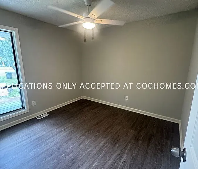 370 Booth Cir — Photo 6