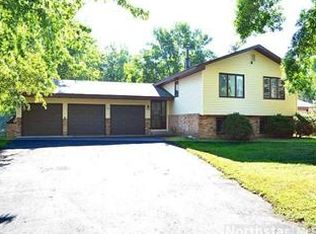 7535 Lakeside Rd NE, Fridley, MN 55432