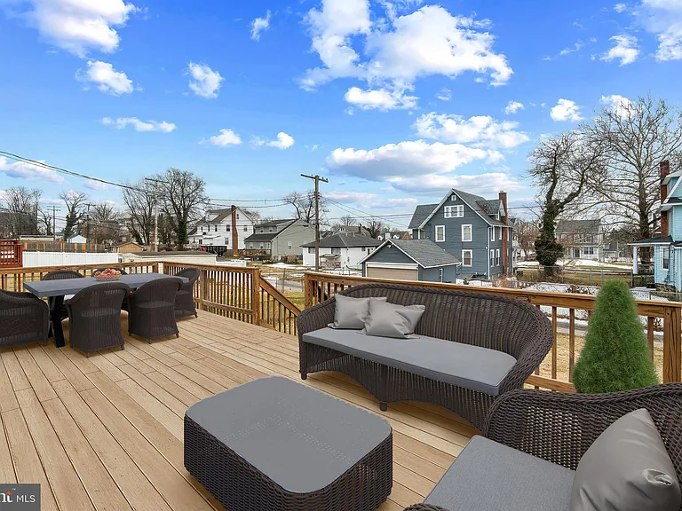 4021 Barrington Rd — Photo 35