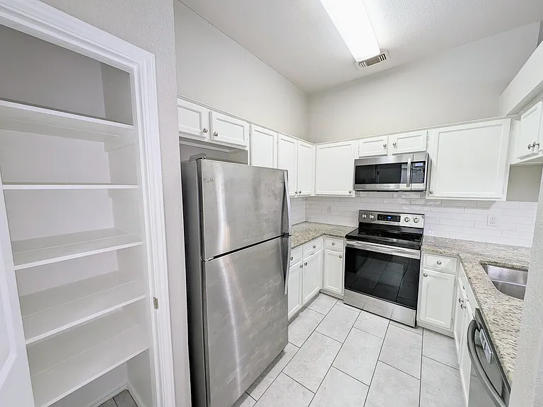 507 Lee Dr — Photo 8