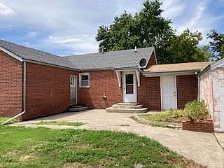 4th image of 418 E 11th St