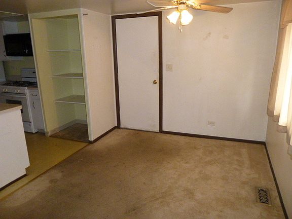 4th image of 29W535 Winchester Cir N Unit 2