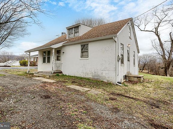 2nd image of 475 Wolfs Bridge Rd