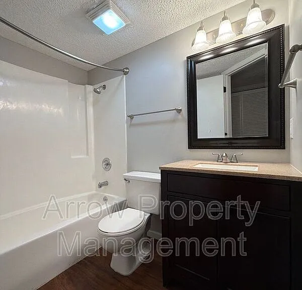 3405 Holdrege St #308 — Photo 8