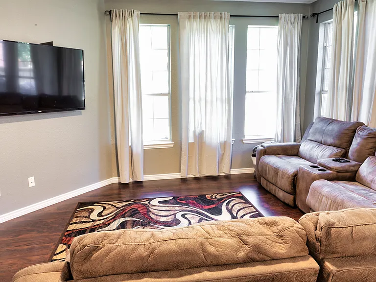 9805 Cliffside Dr — Photo 6