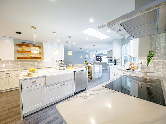2nd image of 3640 Beneva Oaks Dr