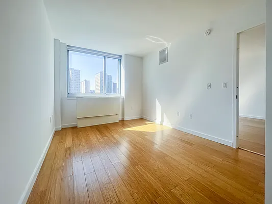 Rented by Kahen Properties | media 23