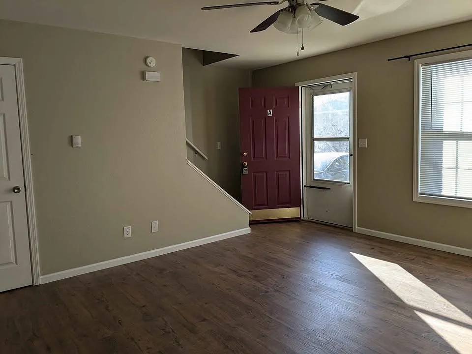 3 bed, 1.5 bath, $1,200 — Photo 1