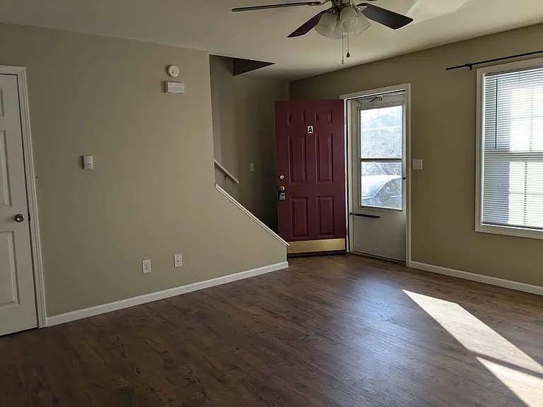 624 Lakeview Dr #C — Photo 1