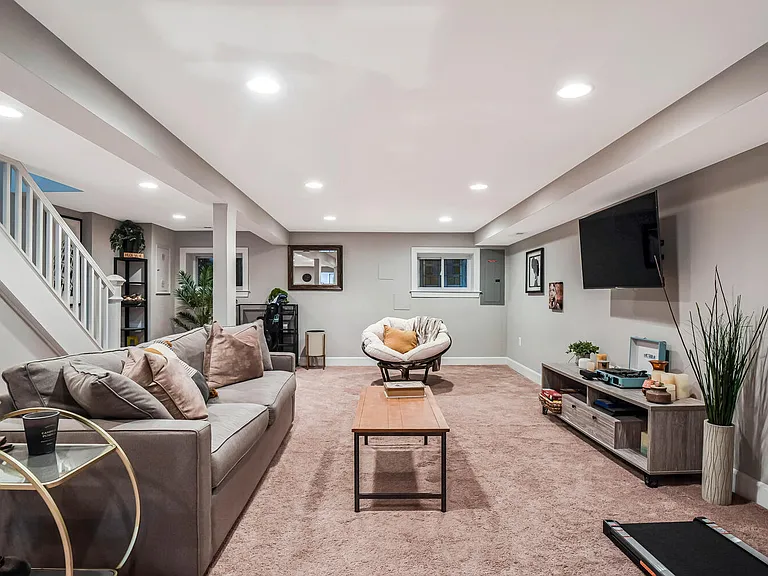 821 Madison St NW — Photo 33