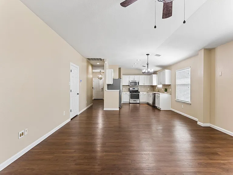 1911 Ralph C Craig Ln — Photo 10