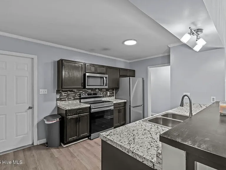 139 Charlton Rd — Photo 10
