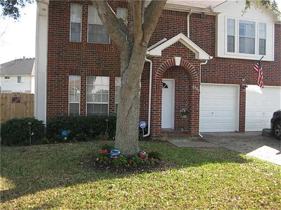 Great Curb Appeal, well kept Home