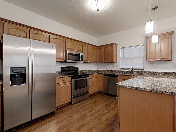 5th image of 713 N Newport Ave