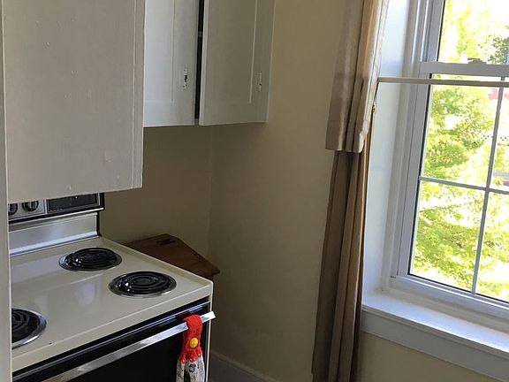 4th image of 324 W Boscawen St APT 5