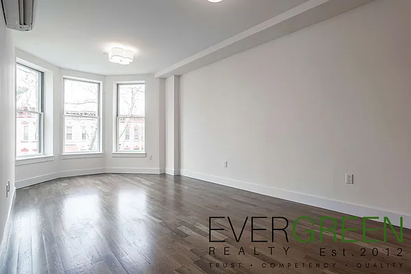Rented by Evergreen Apartments BK | media 8