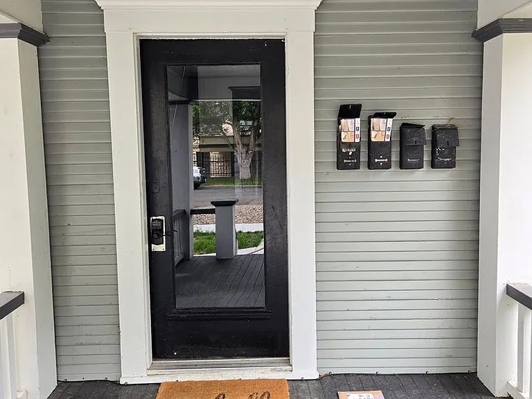 2335 Baker St — Photo 2