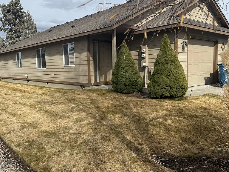 2358 NE Mary Rose Pl — Photo 2