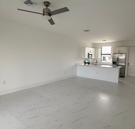 4th image of 1118 Capetown Ave