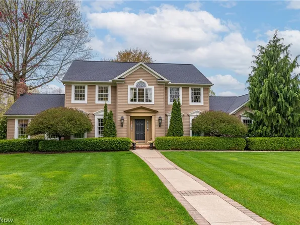 5651 Foxchase Ave NW, Canton, OH 44718