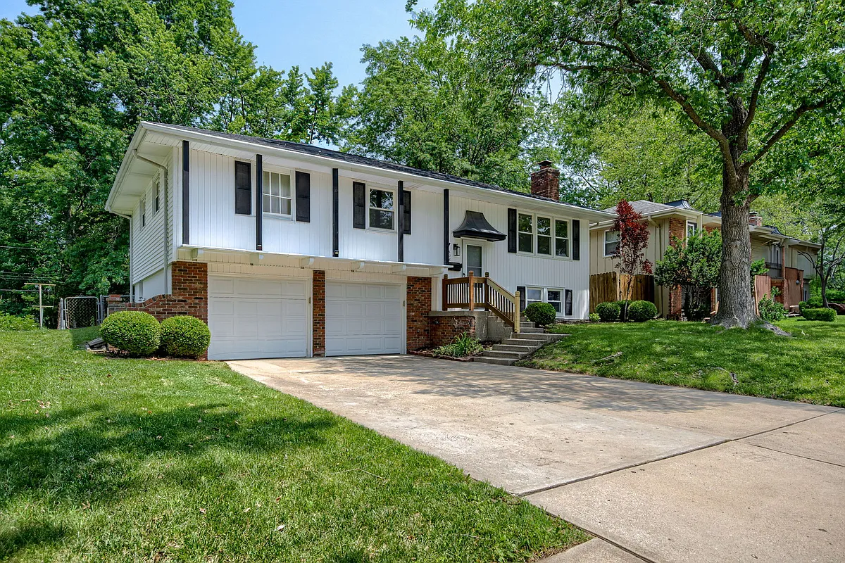 Front of home - 508 SW Stratford Rd