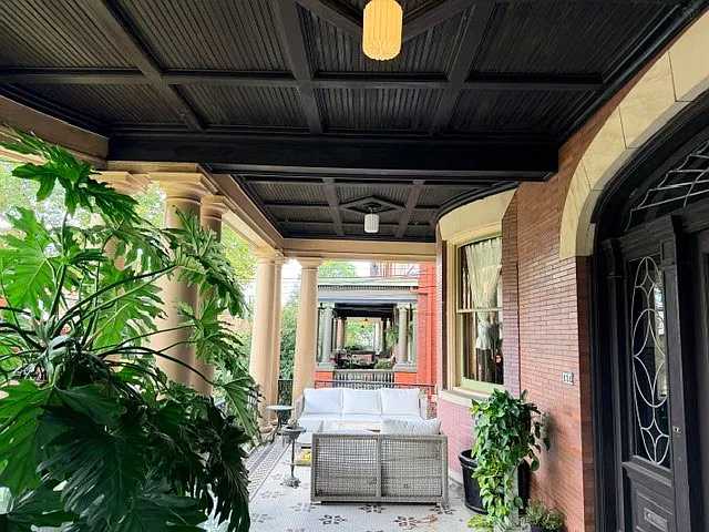 2 bed, 2.0 bath, 2500 sqft, $4,200 — Photo 3