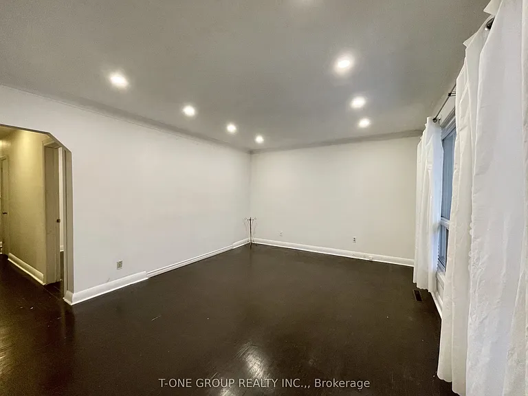 14 Madawaska Ave #MAIN — Photo 3