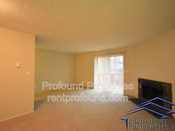 12185 SW Gingham Ln APT C, Beaverton, OR 97008