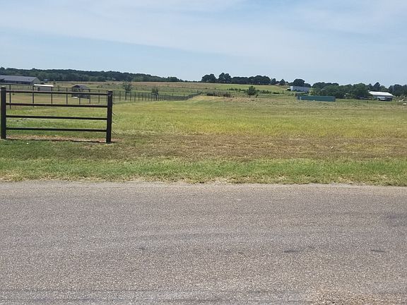 3rd image of 903 County Road 914