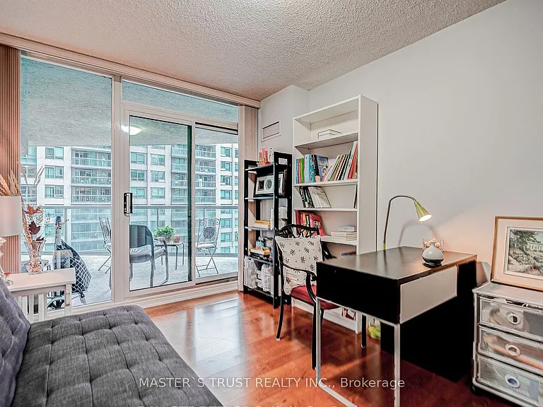 30 Grand Trunk Cres #711 — Photo 14
