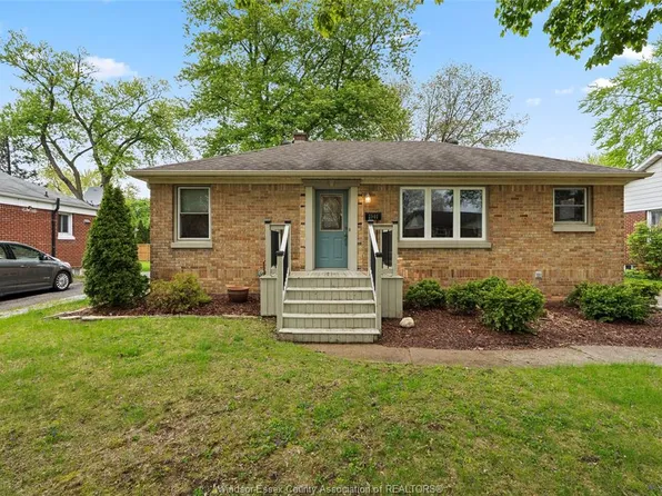 2940 Randolph Ave, Windsor, ON N9E 3E2