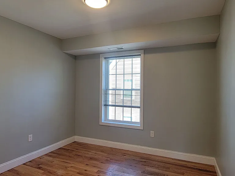 537 Winchester Ave — Photo 9
