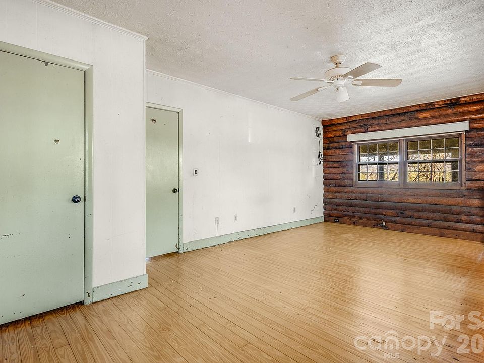 16th image of 770 Echo Hill Dr